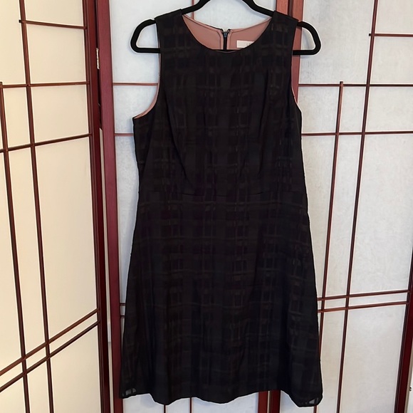 LOFT Dresses & Skirts - Loft Size 12 Black Dress in EUC